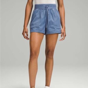 lululemon athletica High-Rise Shorts in Oasis Blue